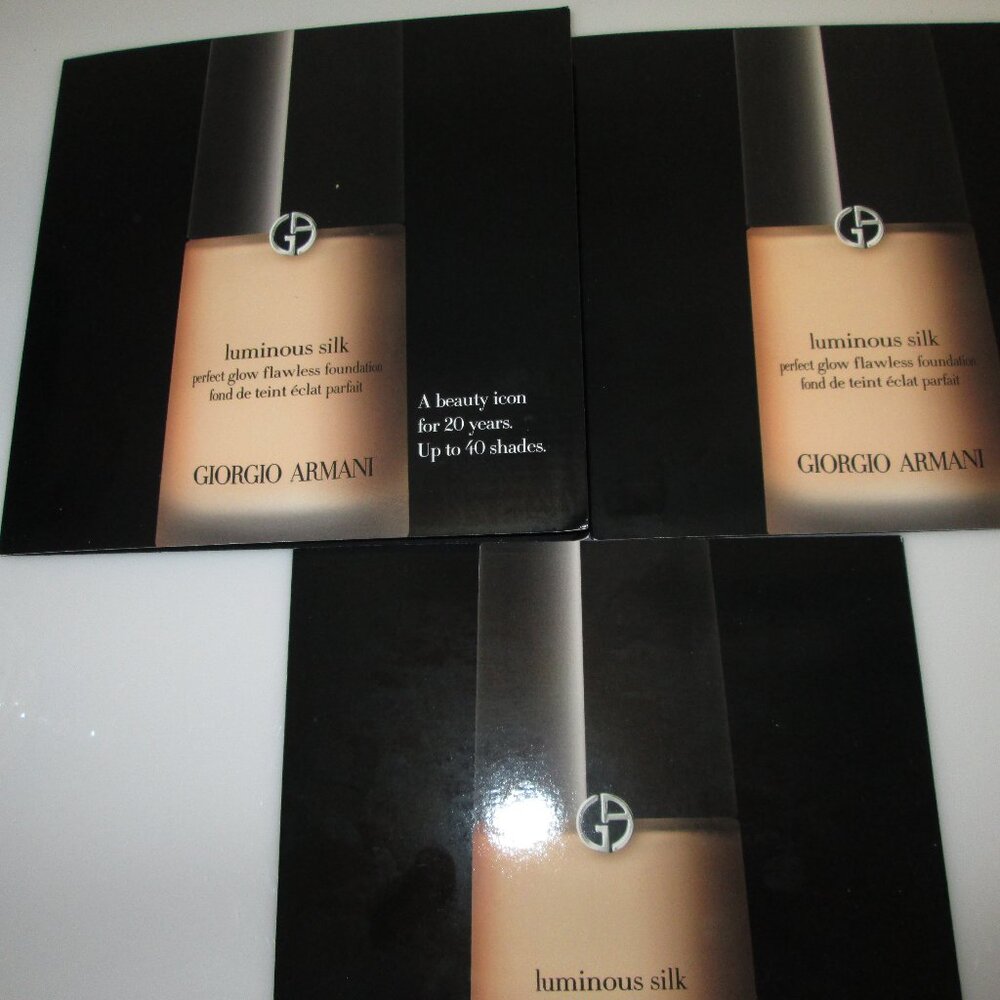 Giorgio Armani Luminous Silk sample cards